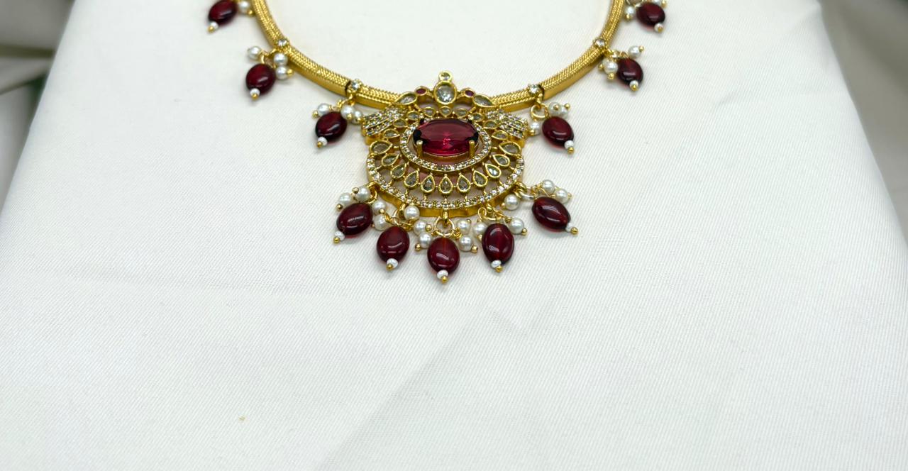 Matte Kanti Short Necklace