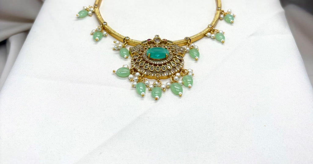 Matte Kanti Short Necklace