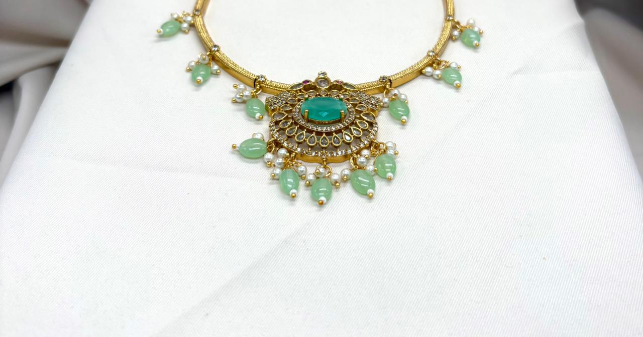 Matte Kanti Short Necklace