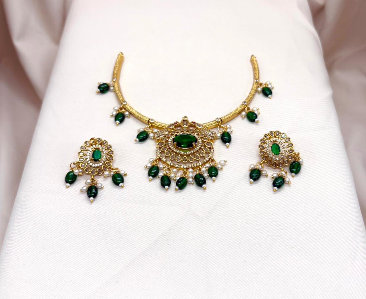 Matte Kanti Short Necklace