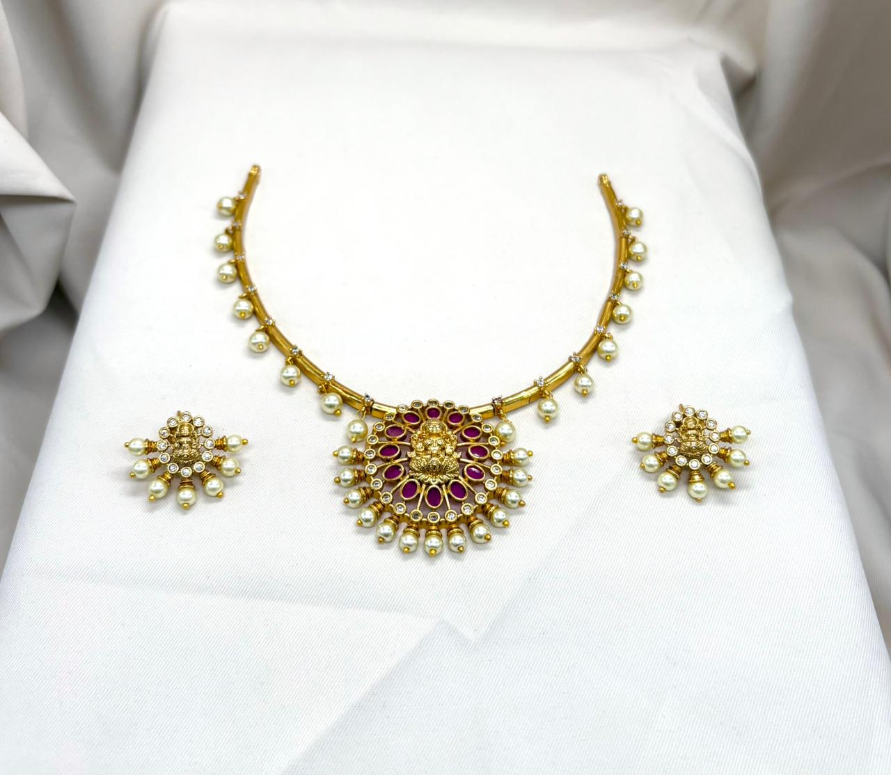 Gold Kanti Short Necklace