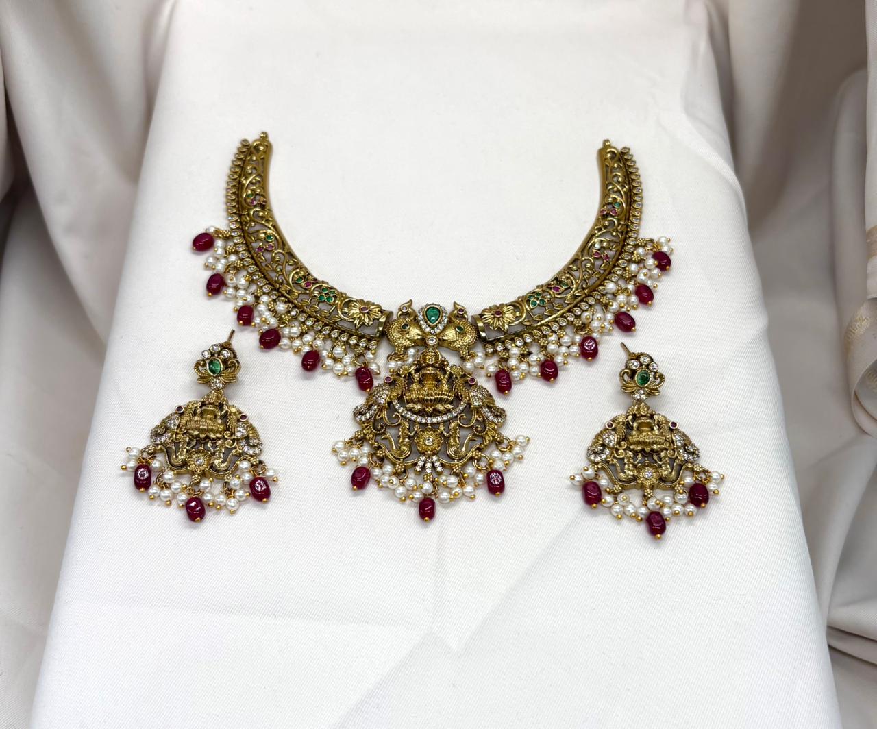 Matte finishing Short Kanti Necklace