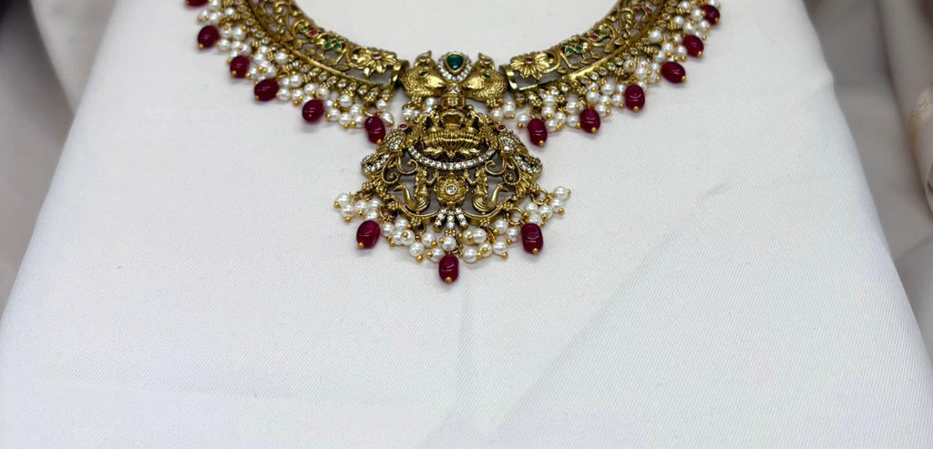 Matte finishing Short Kanti Necklace