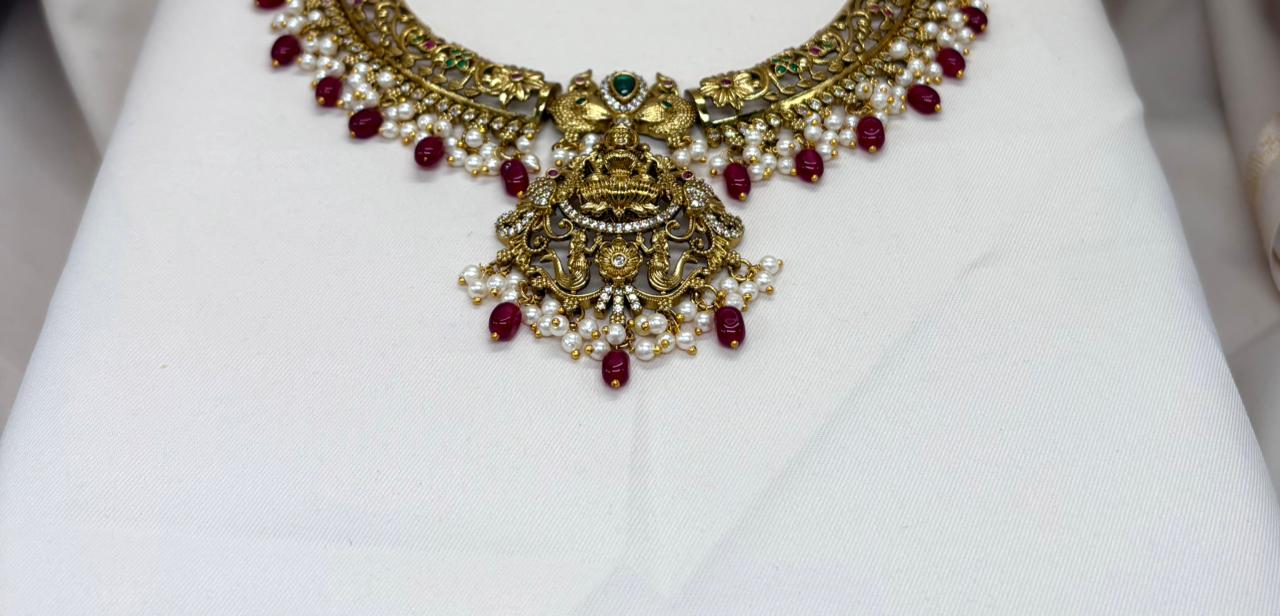 Matte finishing Short Kanti Necklace