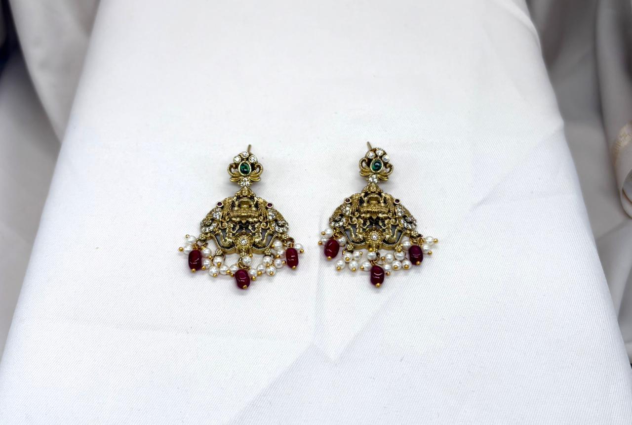 Matte finishing Short Kanti Necklace