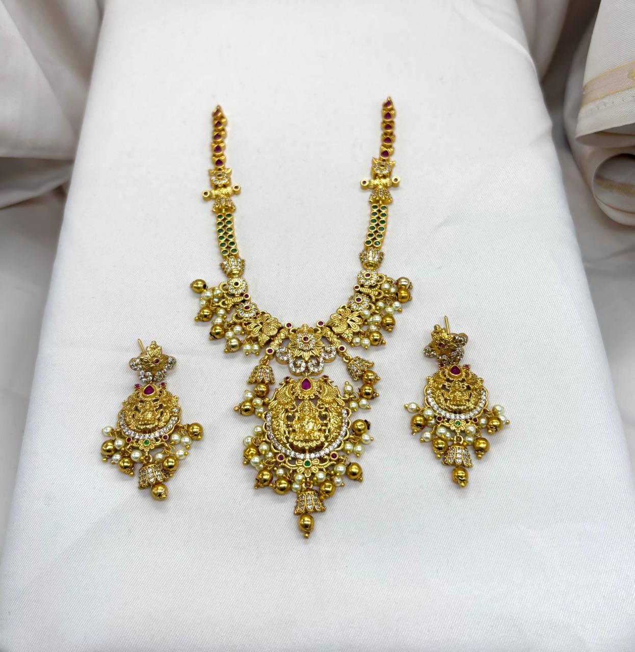 Gold short Necklace