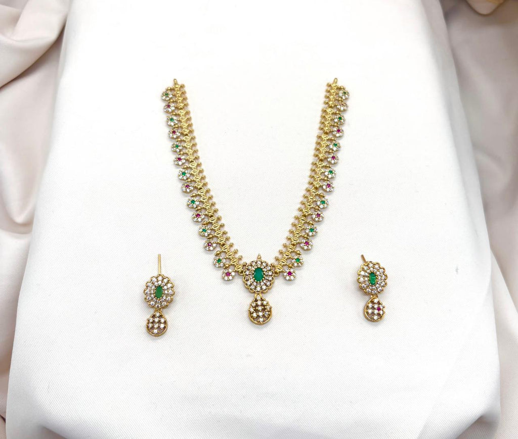 Matte finishing Short Necklace