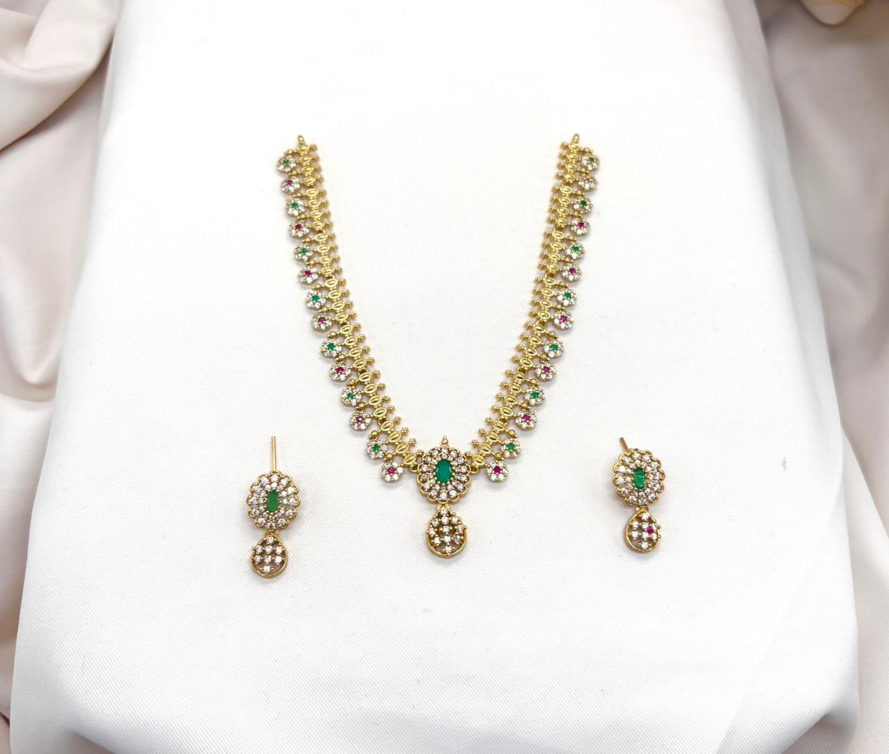 Matte finishing Short Necklace