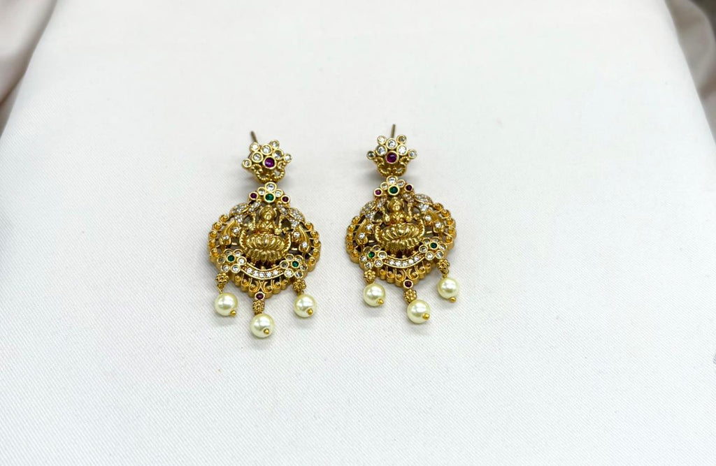 Short Gold Necklace