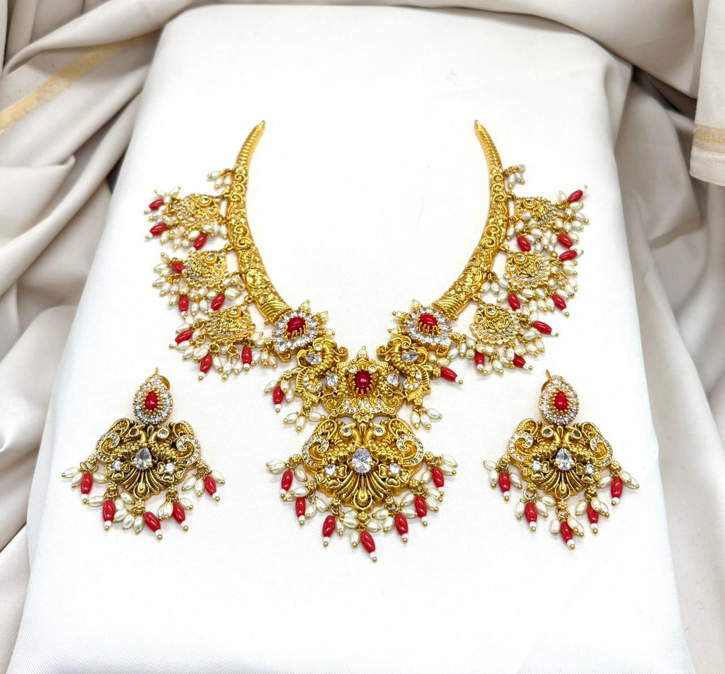 Matte finishing Short Necklace