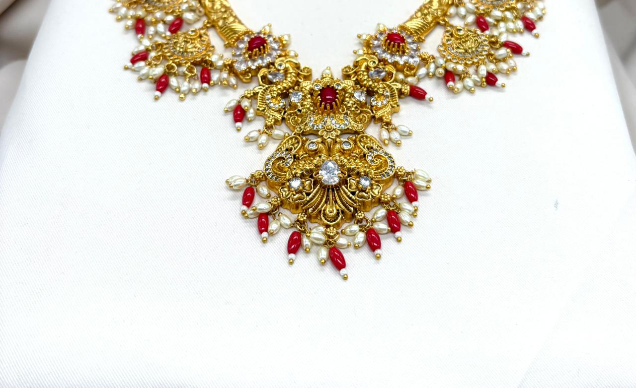 Matte finishing Short Necklace