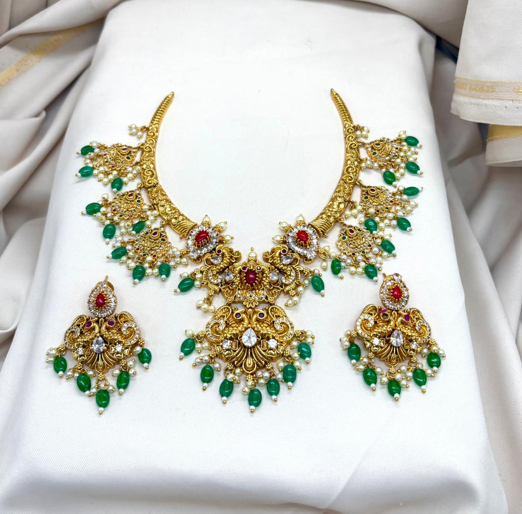 Matte finishing Short Necklace