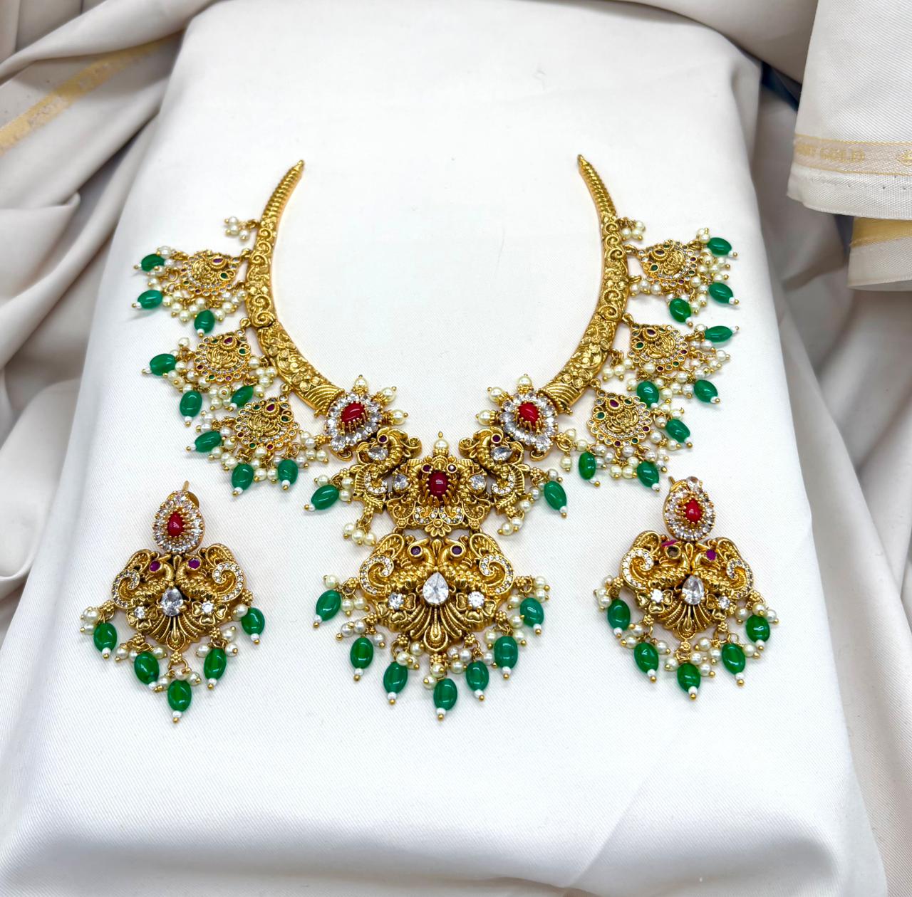 Matte finishing Short Necklace