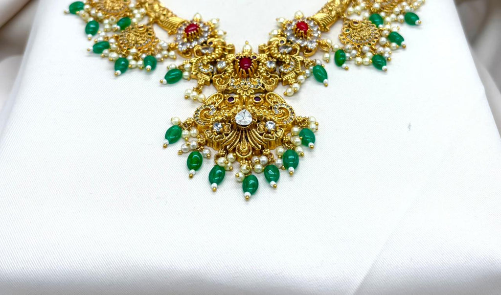 Matte finishing Short Necklace