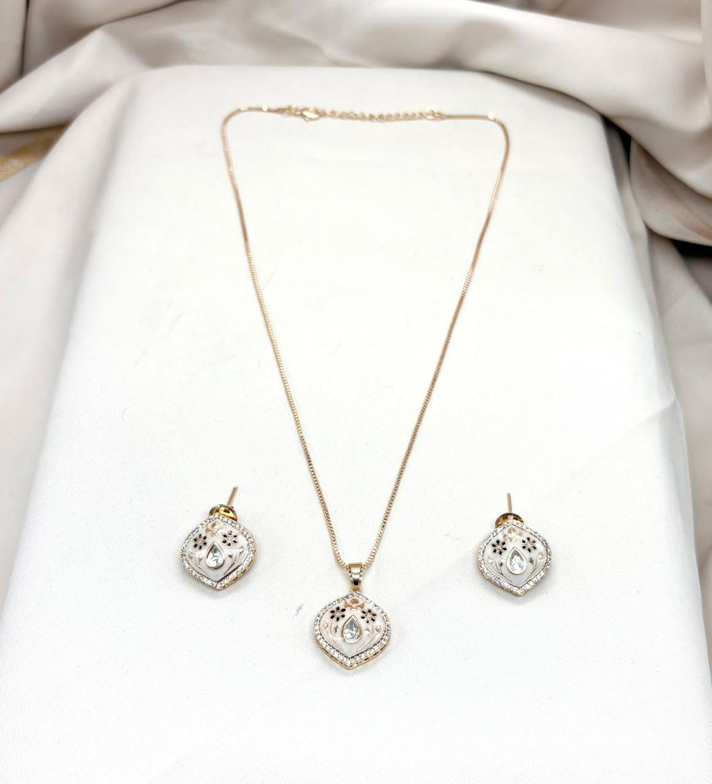 Polki moissanite stone chain with locket heart shape