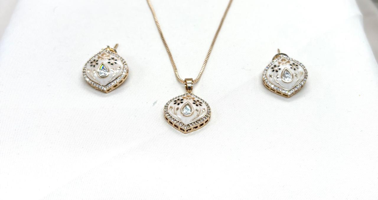 Polki moissanite stone chain with locket heart shape