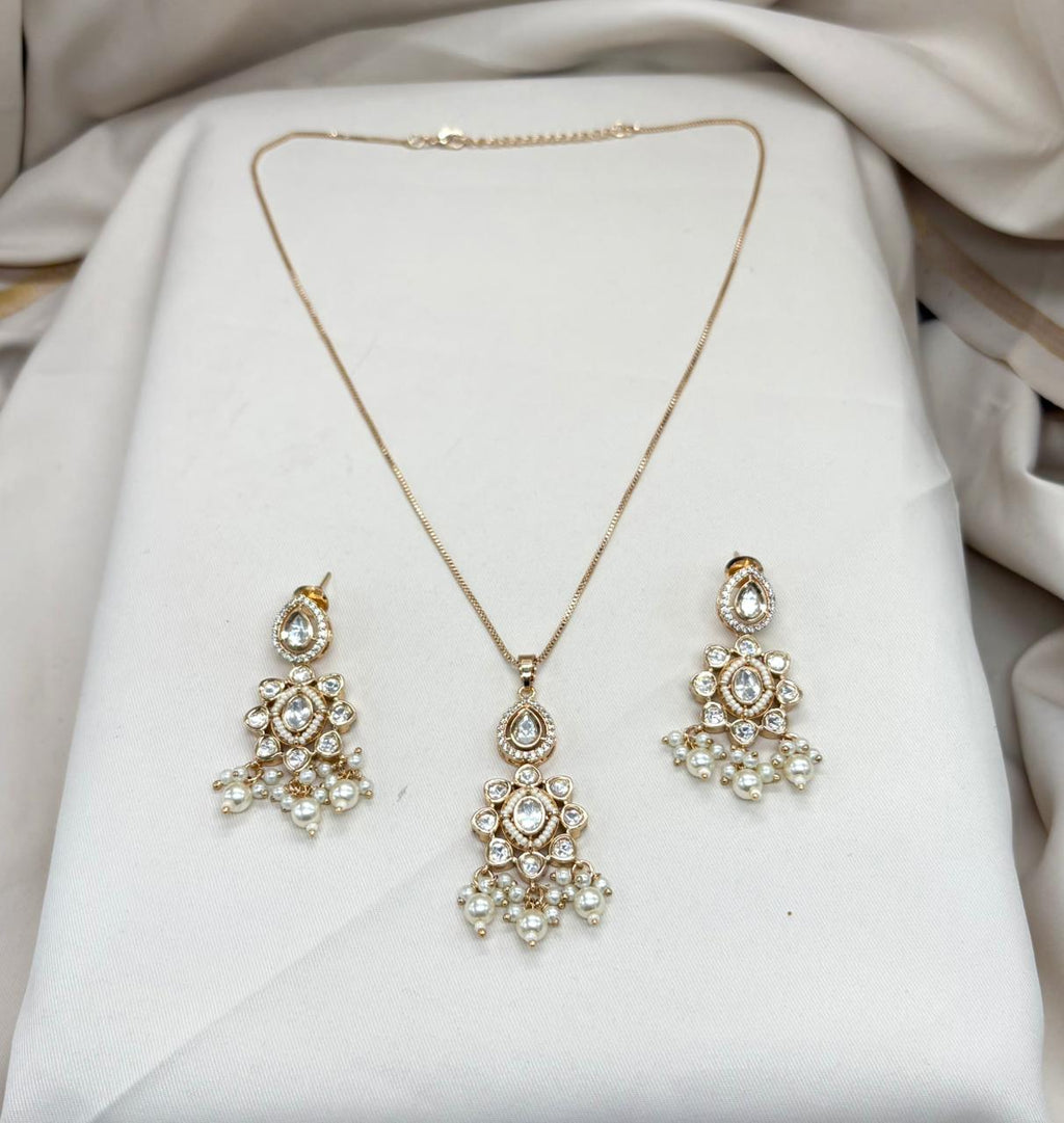 Rose Gold white pearls With Link Chain