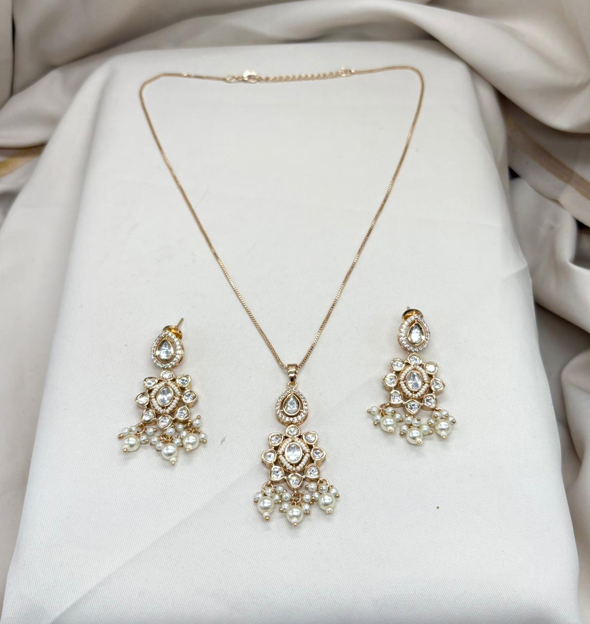Rose Gold white pearls With Link Chain