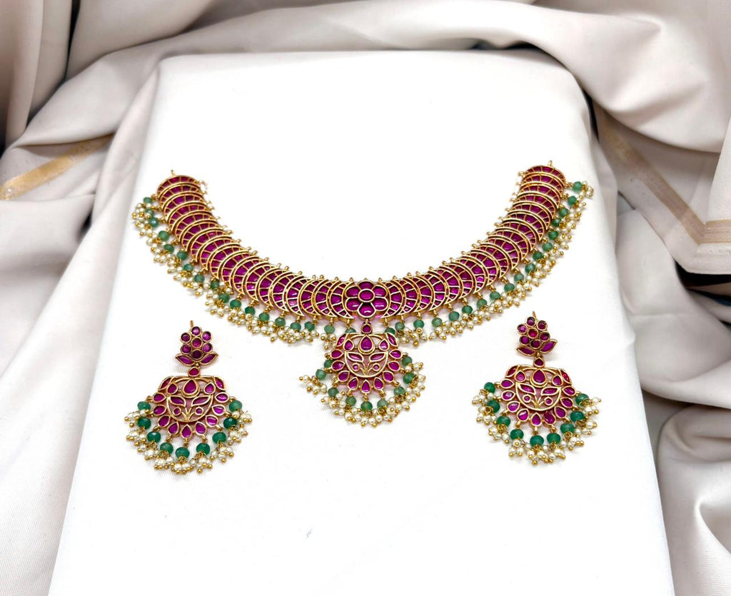 Jadau kundan Onyx Beads Short Necklace