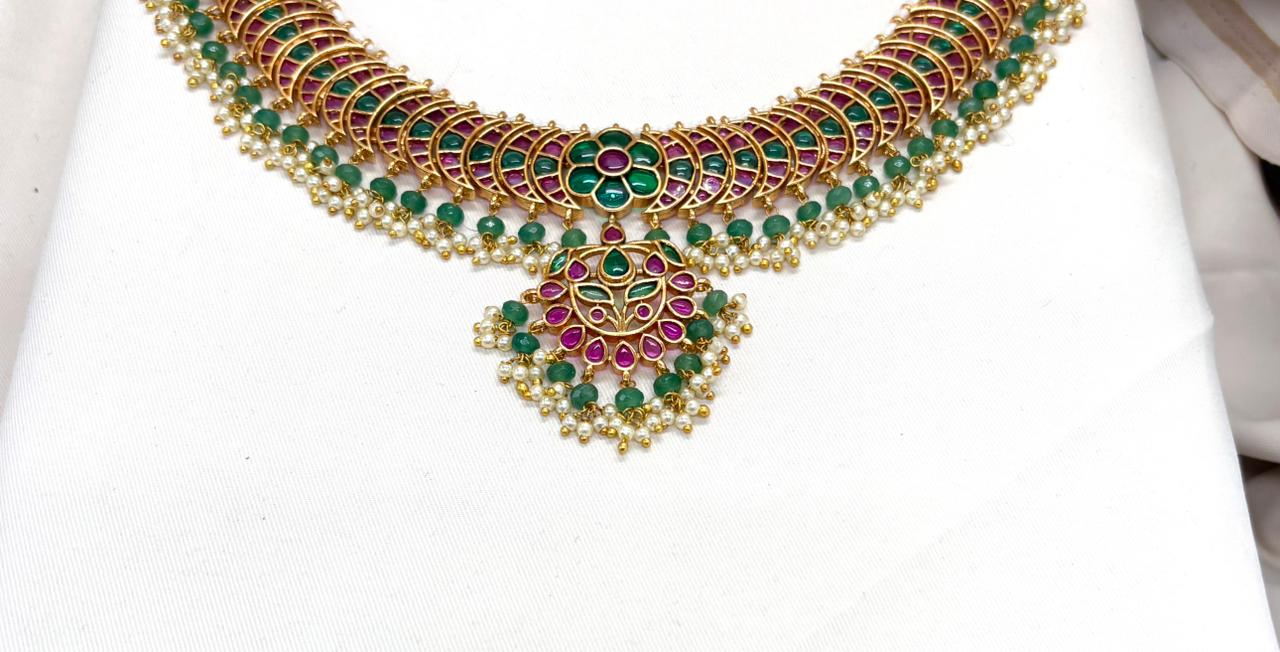 Jadau kundan green Onyx Beads Short Necklace
