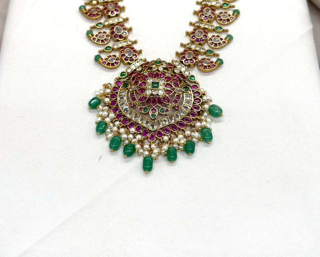 Jadau kundan with Green monalisa Beads Short Necklace