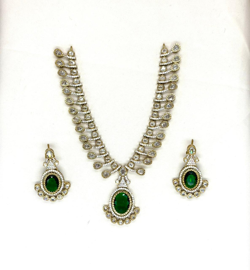 Green Victorian Short Necklace