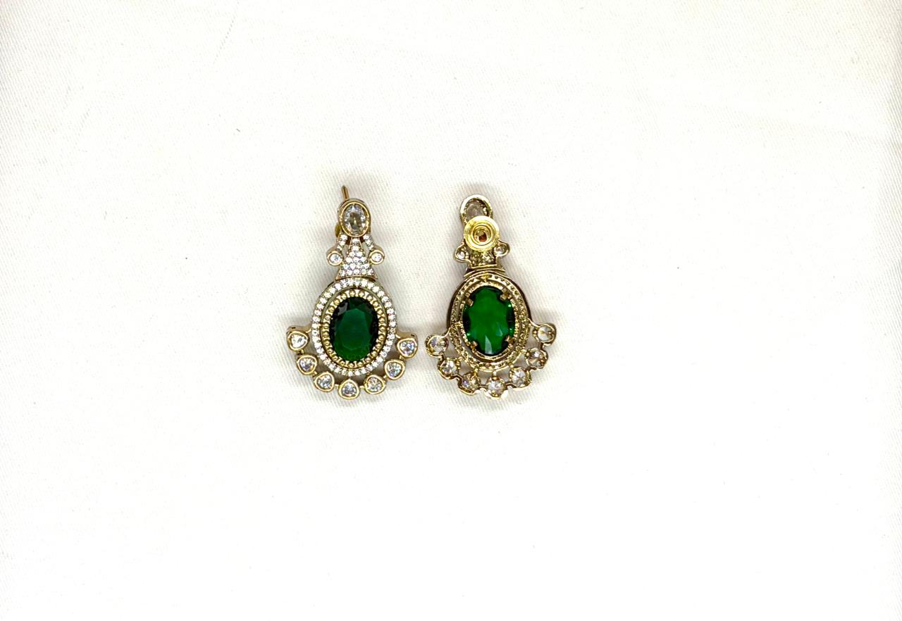 Green Victorian Short Necklace