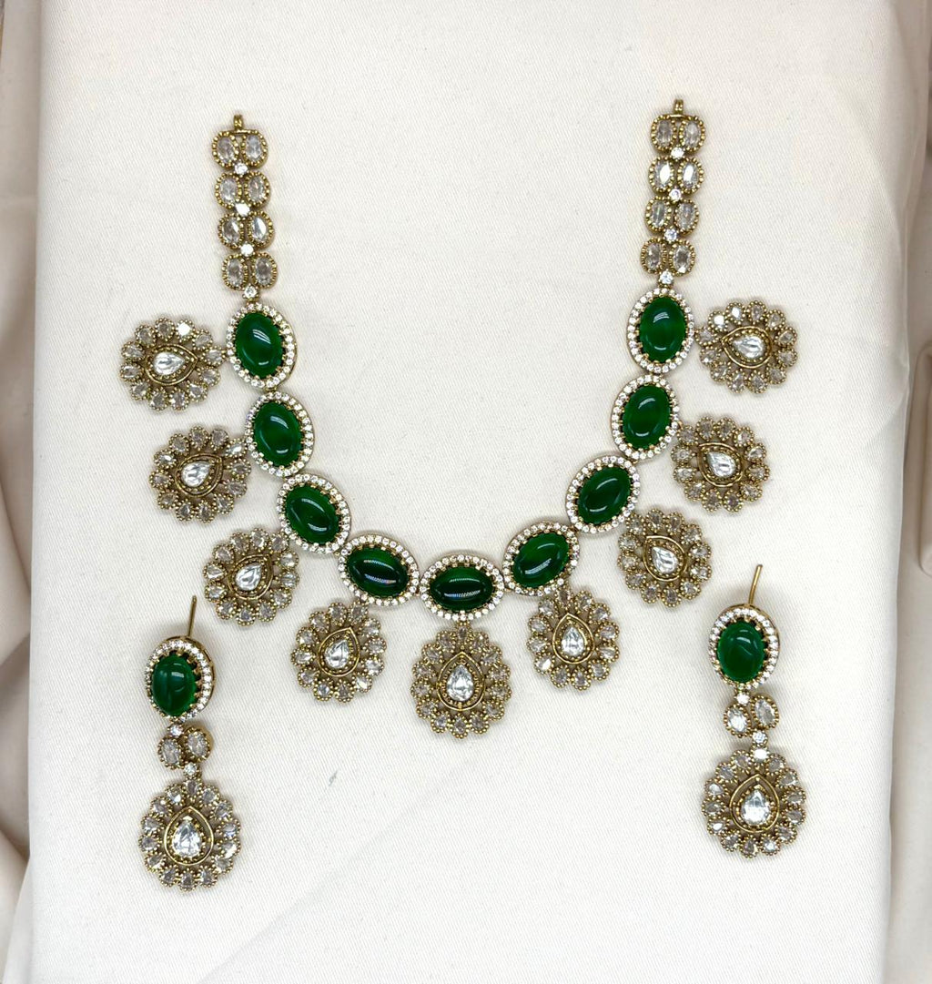 Victorian Green Mossnite stone's short Neckalce