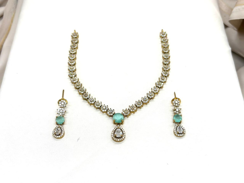 Victorian With Small Mint-Green Stone Short Necklace