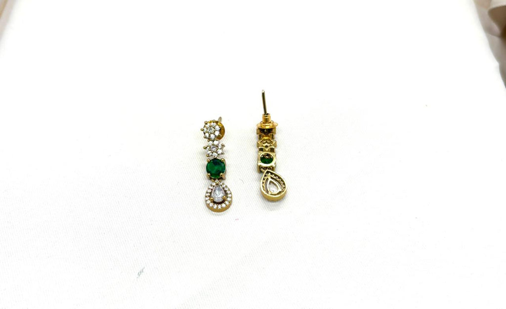 Victorian With Small Green Stone Short Necklace