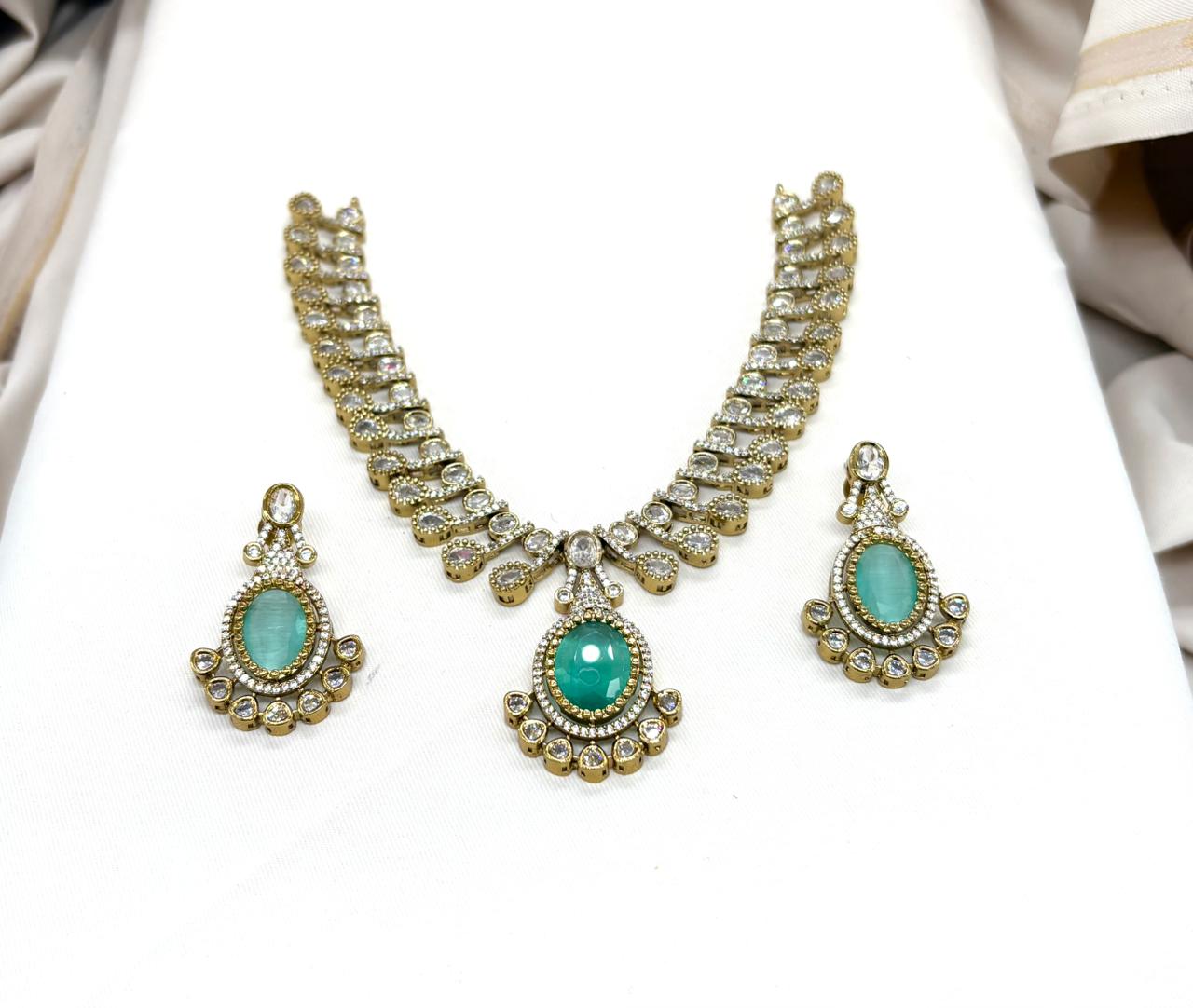 Mint-Green Victorian Short Necklace