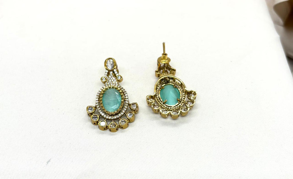 Mint-Green Victorian Short Necklace
