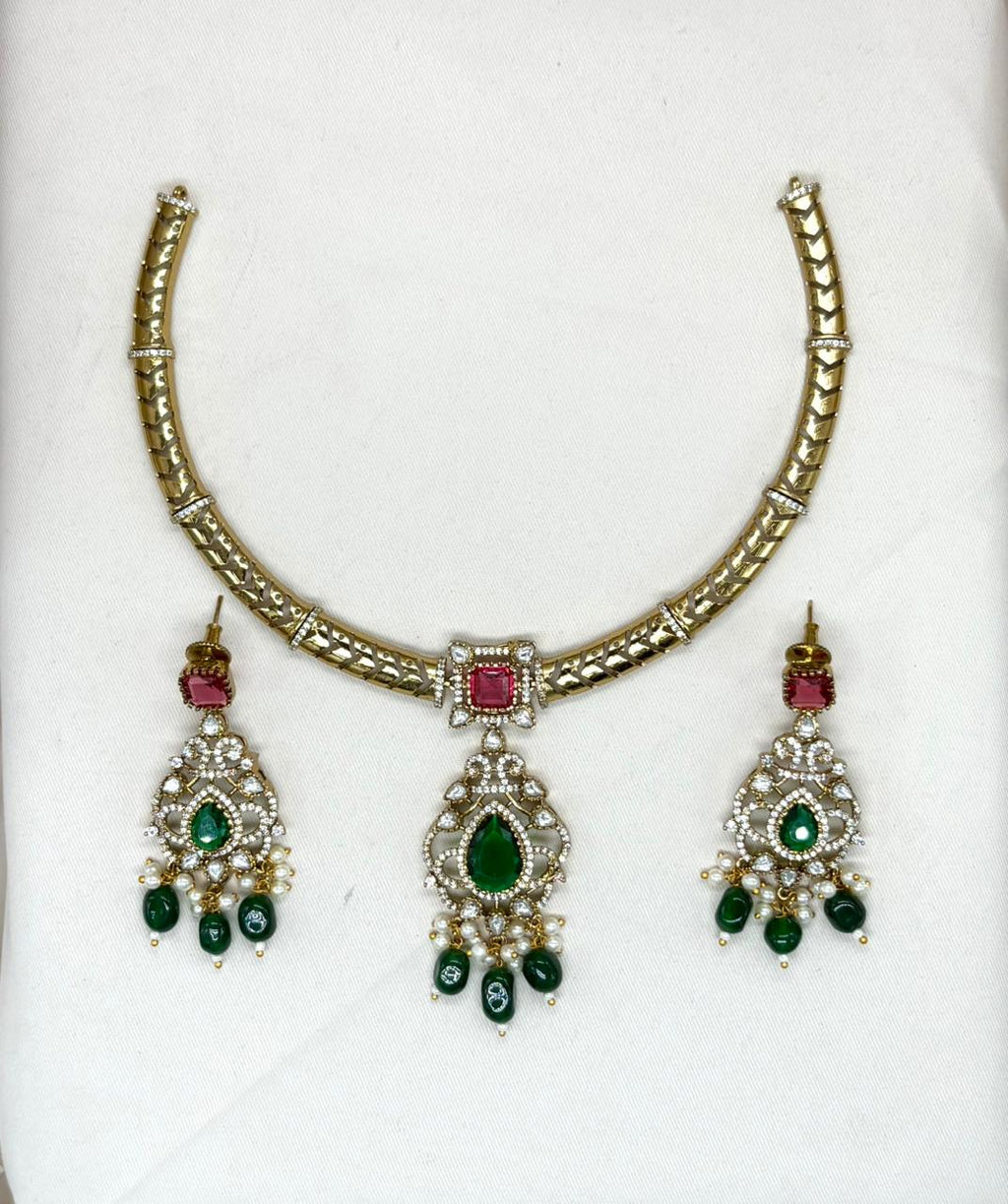 Victorian Kanti with Green Monalisa Beads Stone