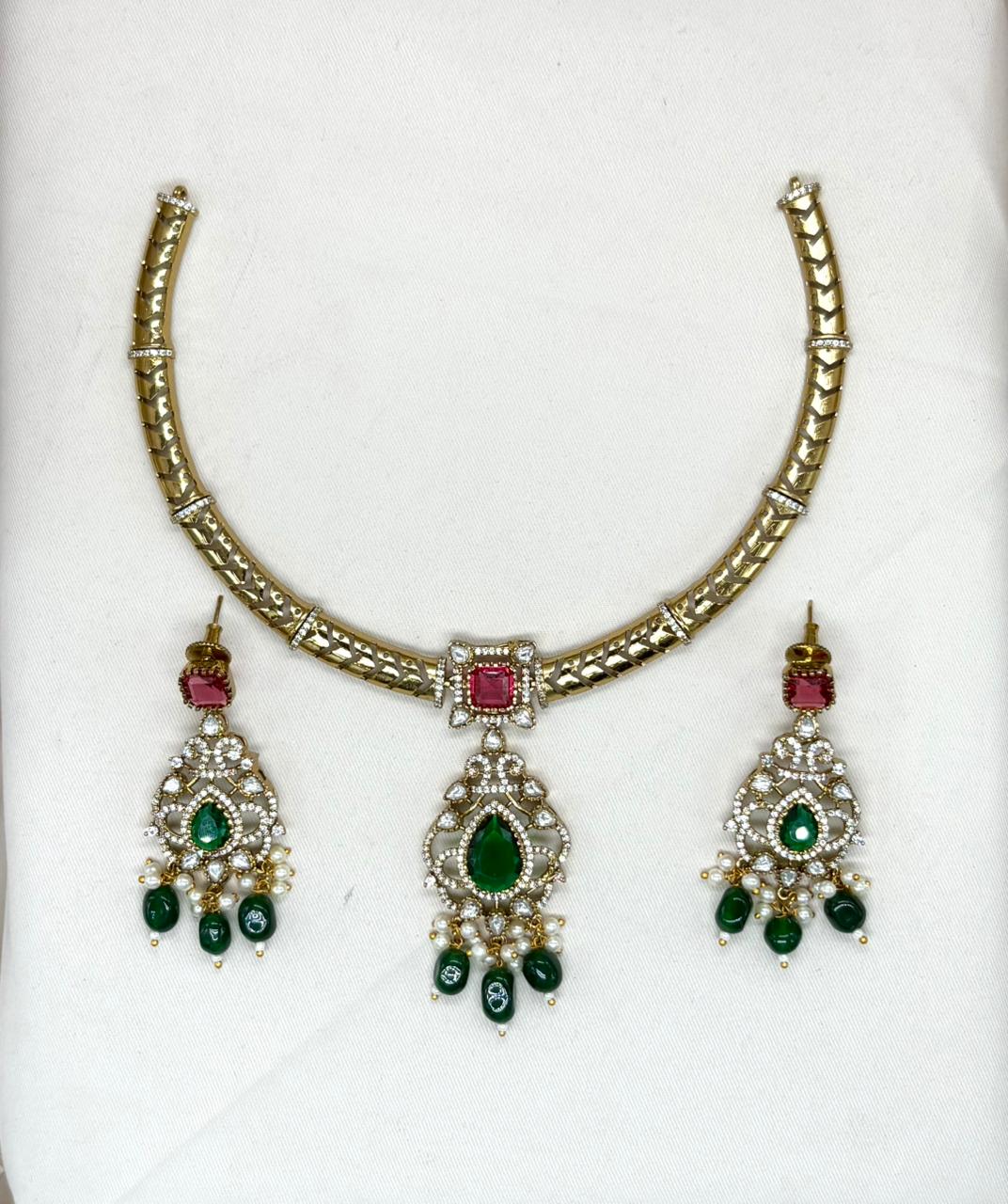 Victorian Kanti with Green Monalisa Beads Stone