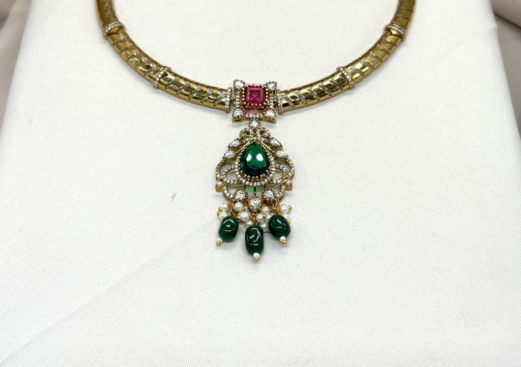 Victorian Kanti with Green Monalisa Beads Stone