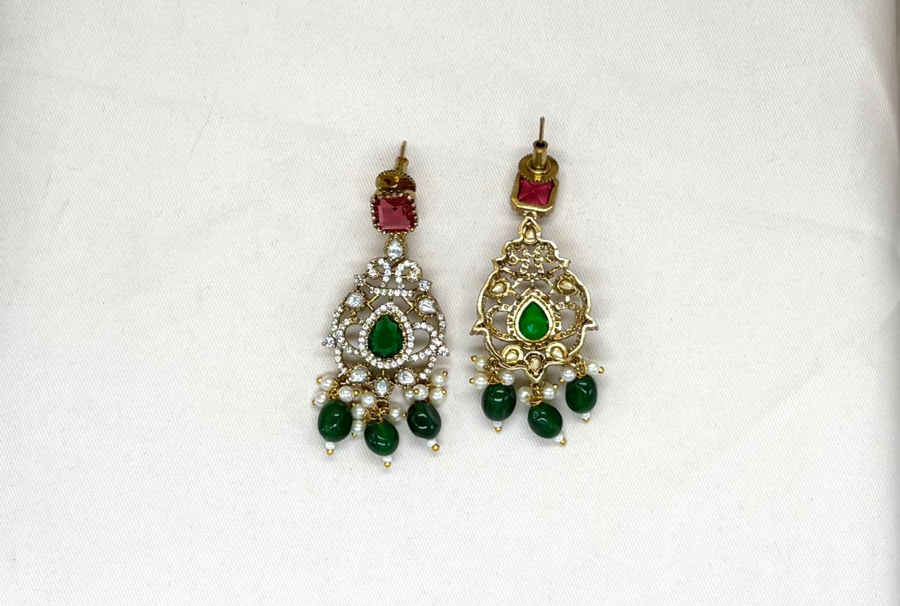 Victorian Kanti with Green Monalisa Beads Stone
