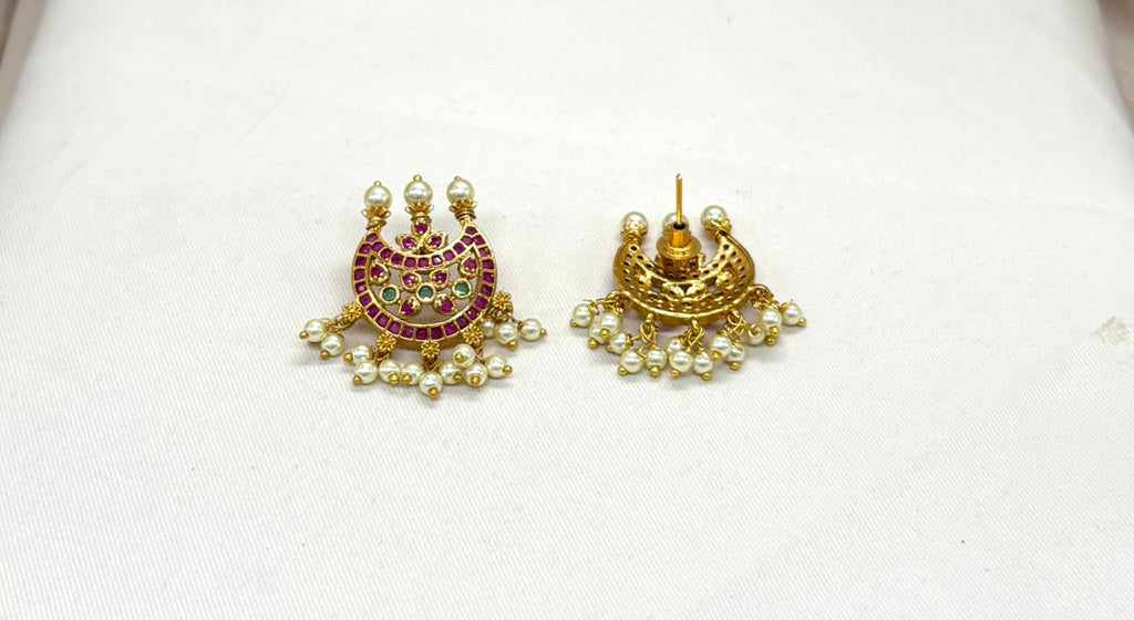 Gold finishing Short Necklace With kempu-Stone