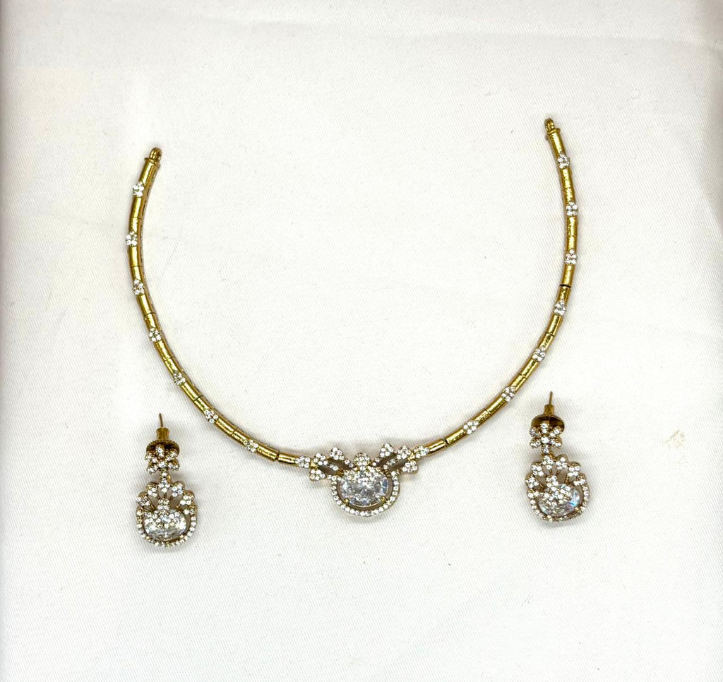 Mehndi finishing short White stone Necklace