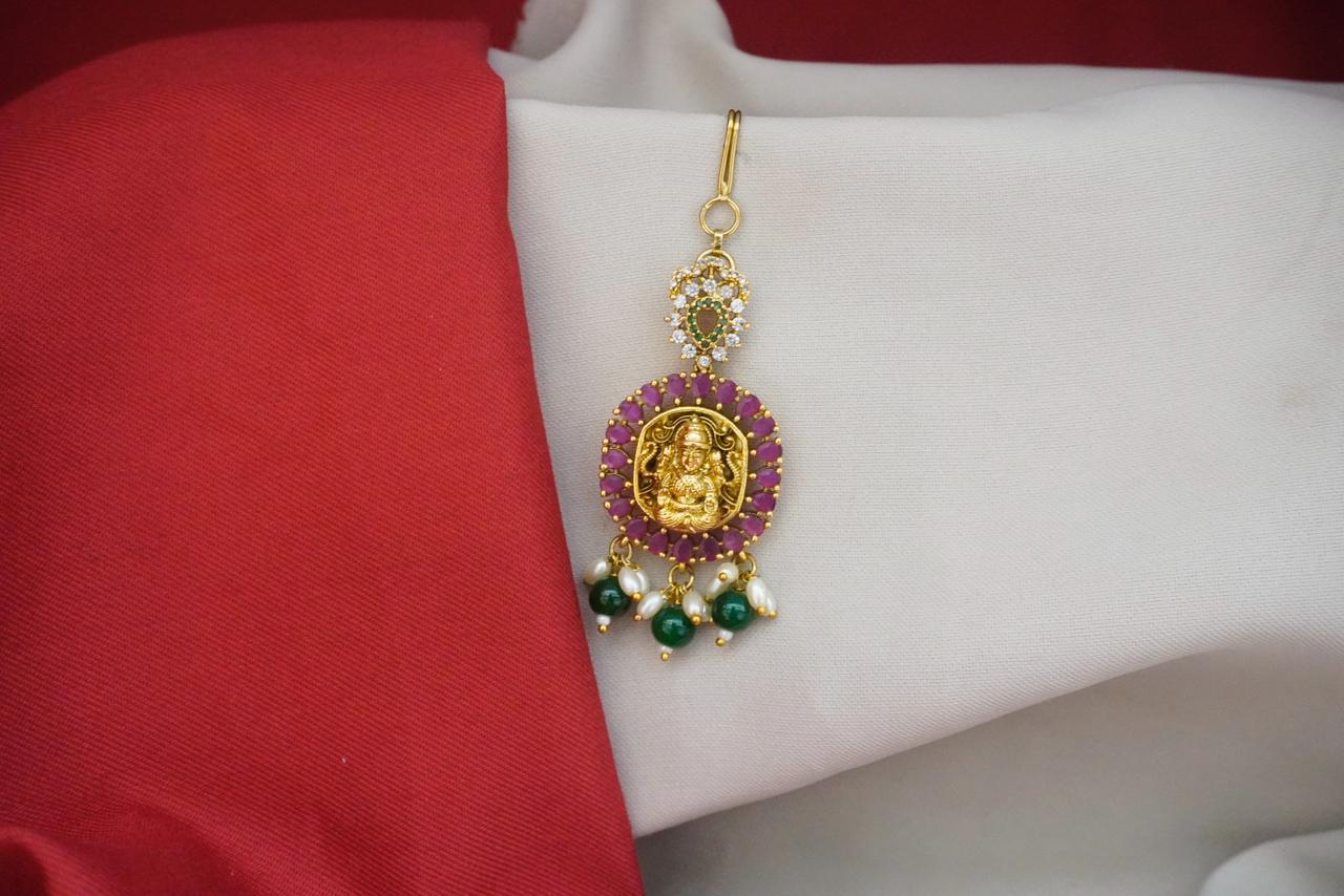 Nakshi finishing Maang-Tikka