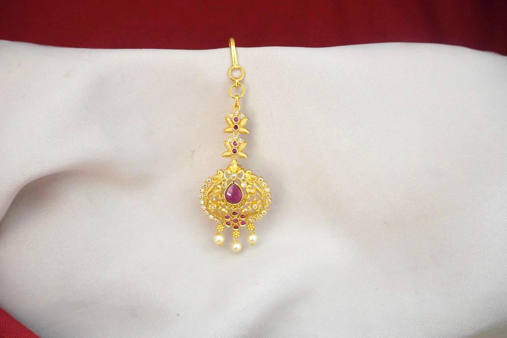 Matte finishing Maang-Tikka