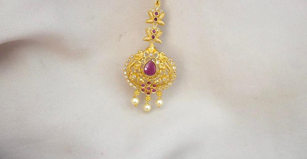 Matte finishing Maang-Tikka