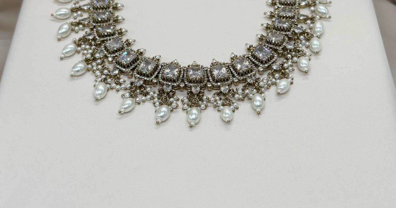 Victorian Short Necklace With Moissanite White stone