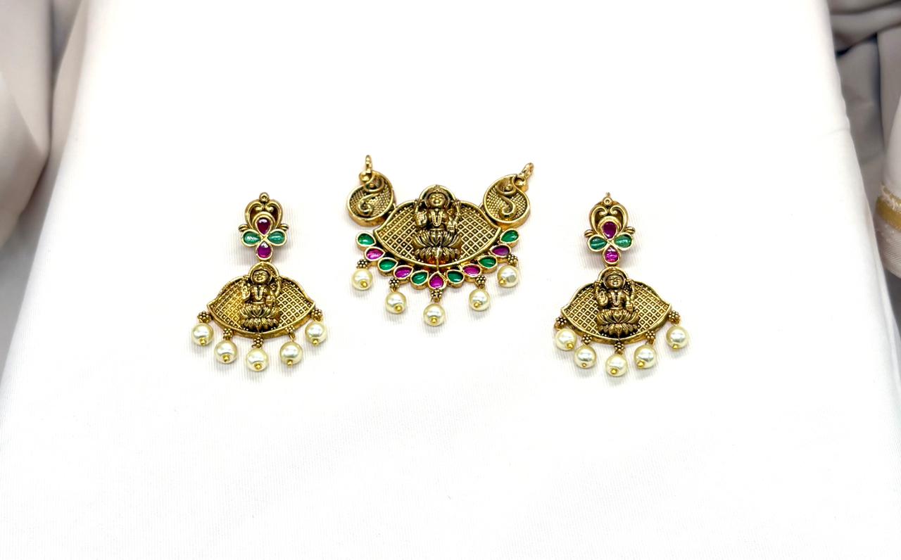 Antique finishing Locket