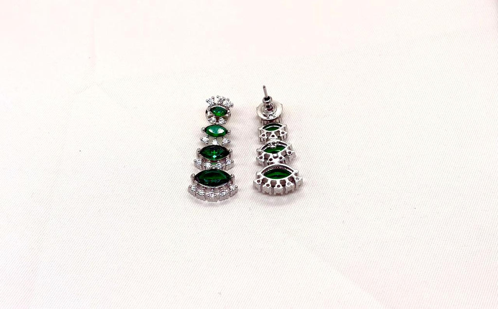 Silver finishing Green Stone Short Necklace