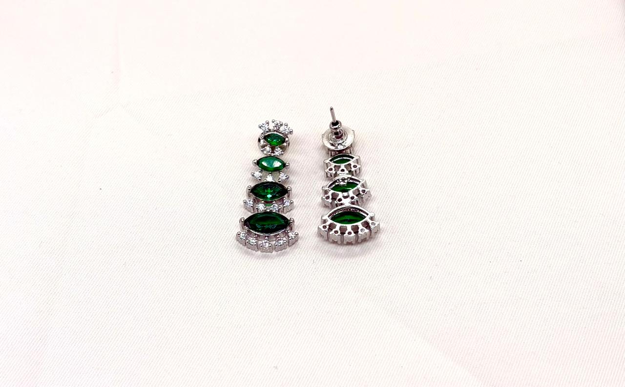 Silver finishing Green Stone Short Necklace