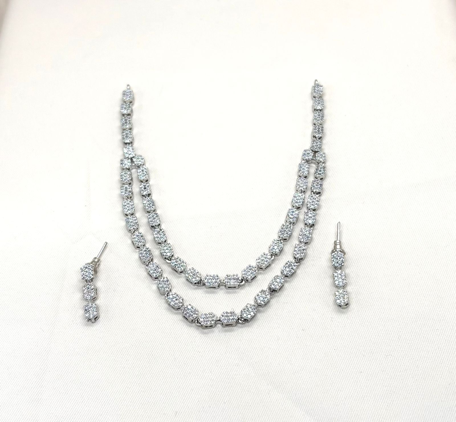 Silver Two Step's finishing white Stone's Short Necklace