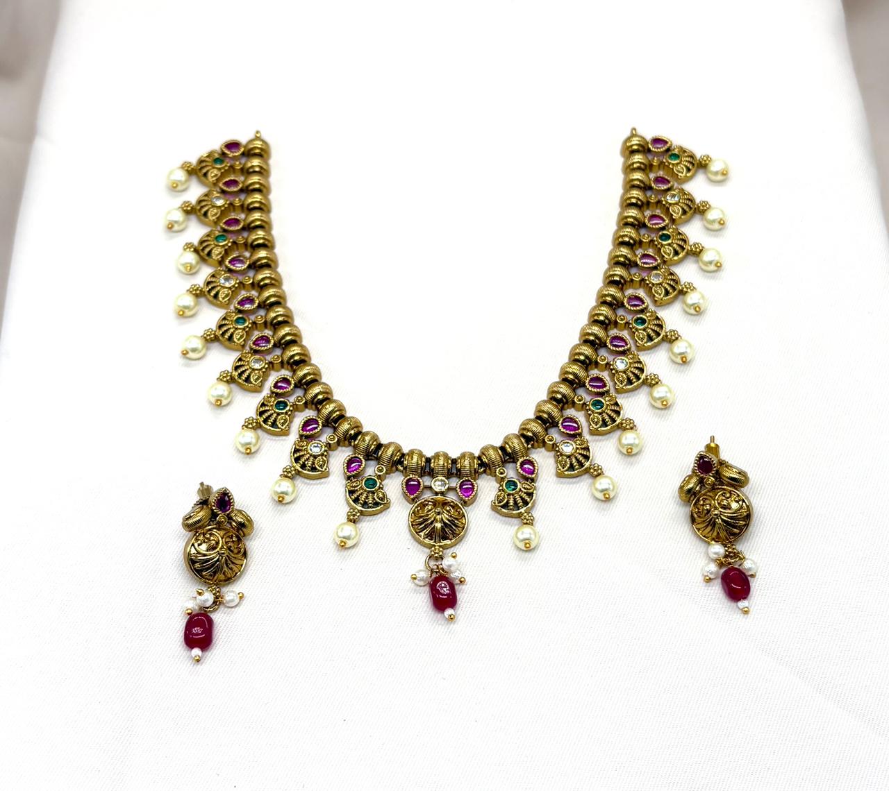 Nakshi finishing Short Necklace With White pearls