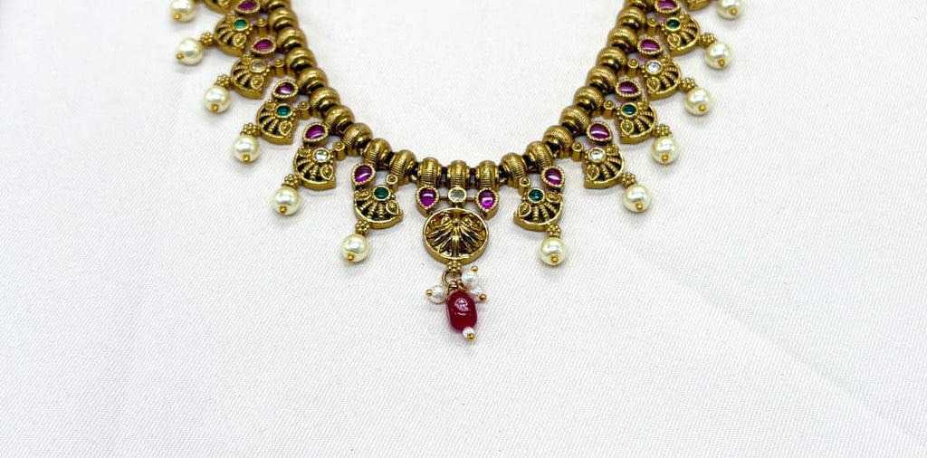 Nakshi finishing Short Necklace With White pearls