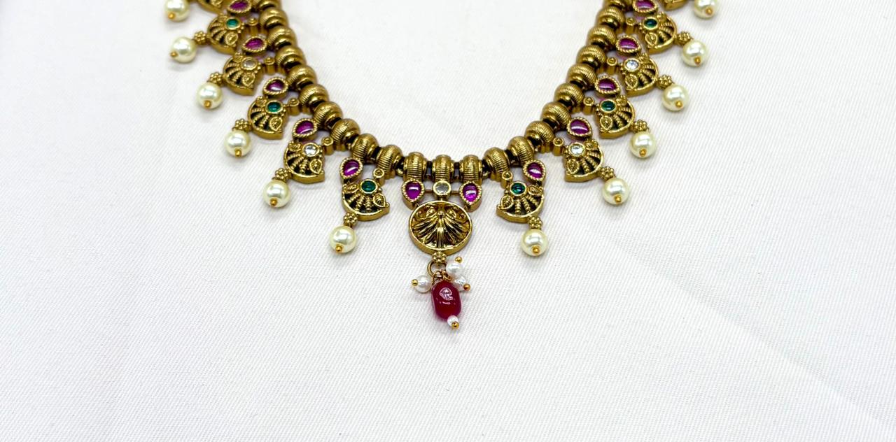 Nakshi finishing Short Necklace With White pearls