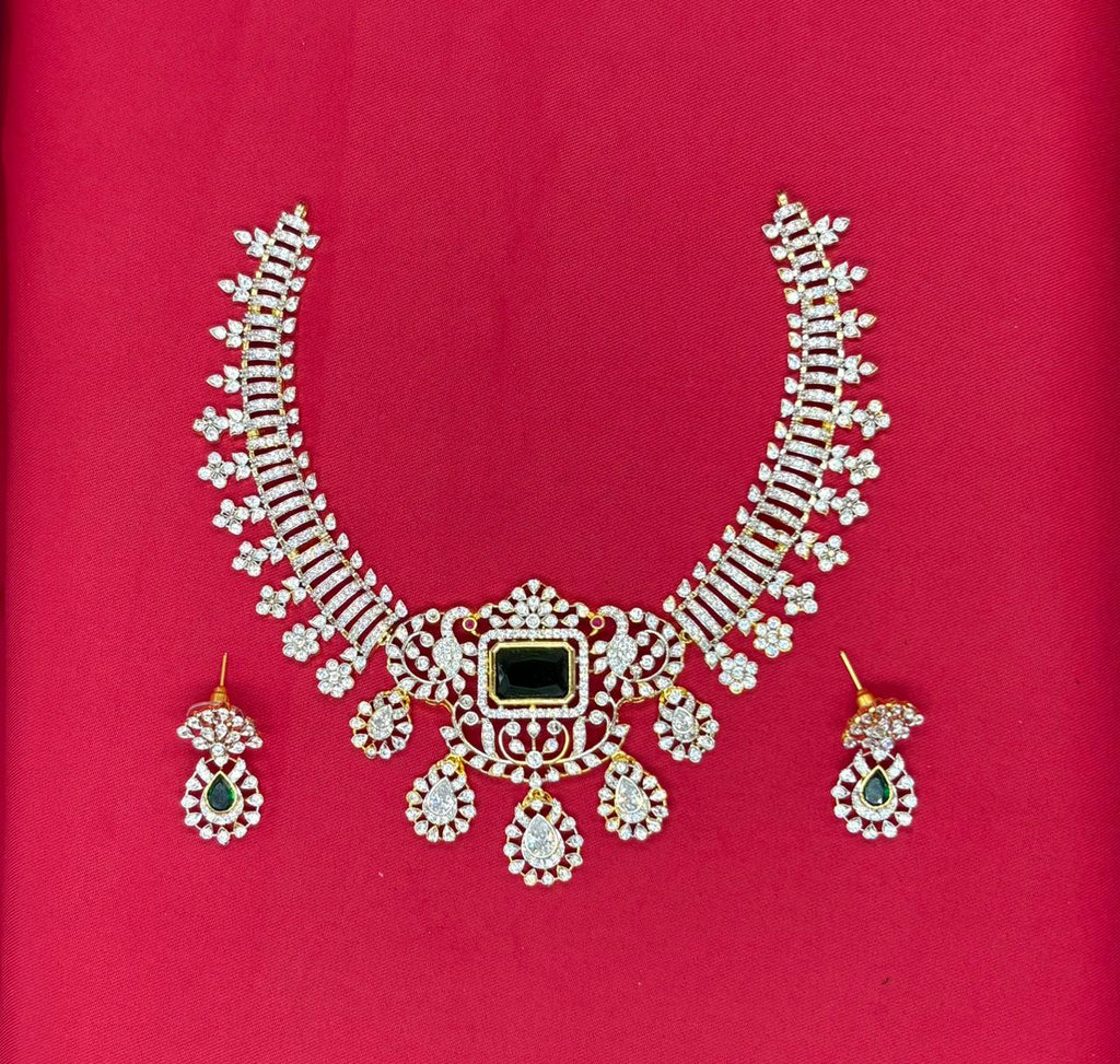 Gj polish Green Stone With Flower Designed Short Necklace